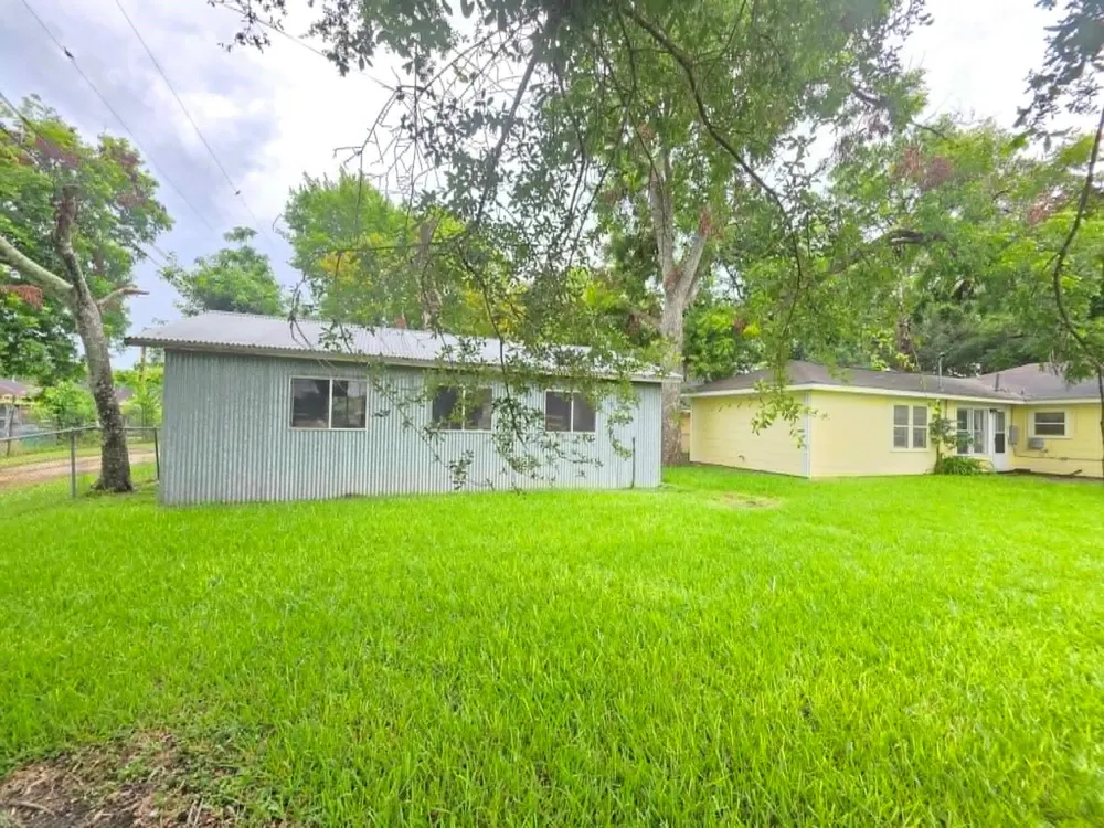 1420 Elm Avenue Bay City, TX 77414