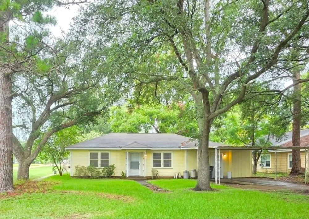 1420 Elm Avenue Bay City, TX 77414