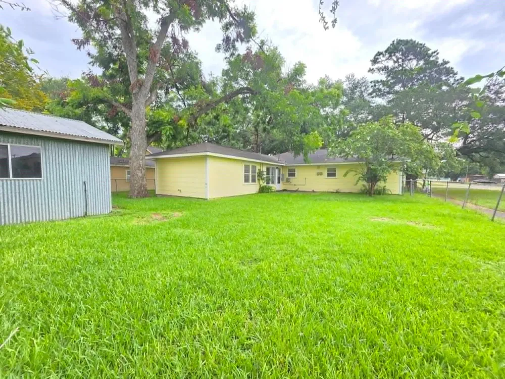 1420 Elm Avenue Bay City, TX 77414