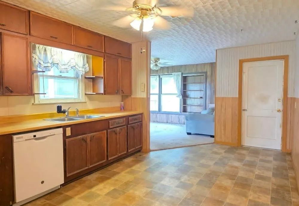 1420 Elm Avenue Bay City, TX 77414