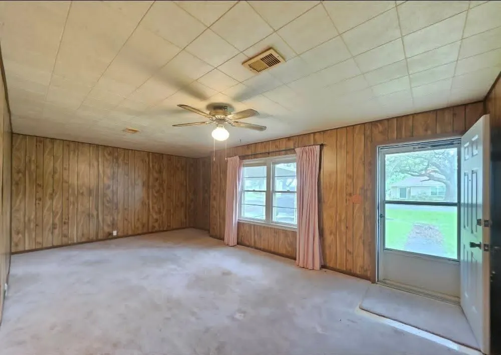 1420 Elm Avenue Bay City, TX 77414