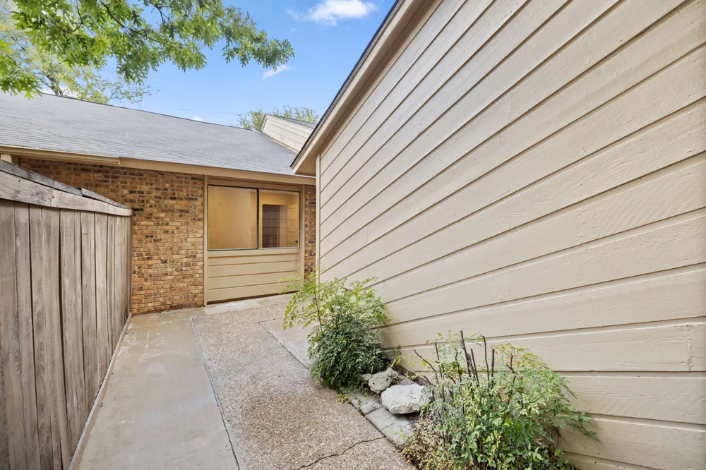 7211 Lakewood Drive #C111 Austin, TX 78750