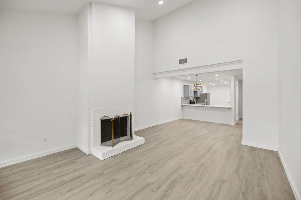 7211 Lakewood Drive #C111 Austin, TX 78750
