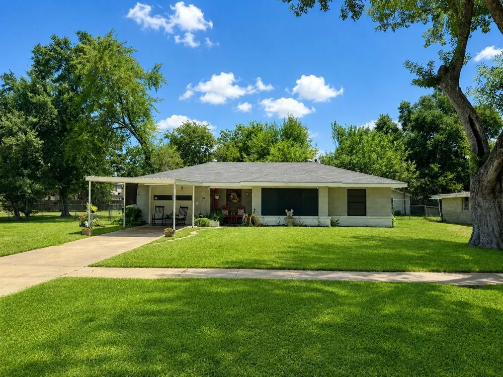 208 W Center Street Eagle Lake, TX 77434