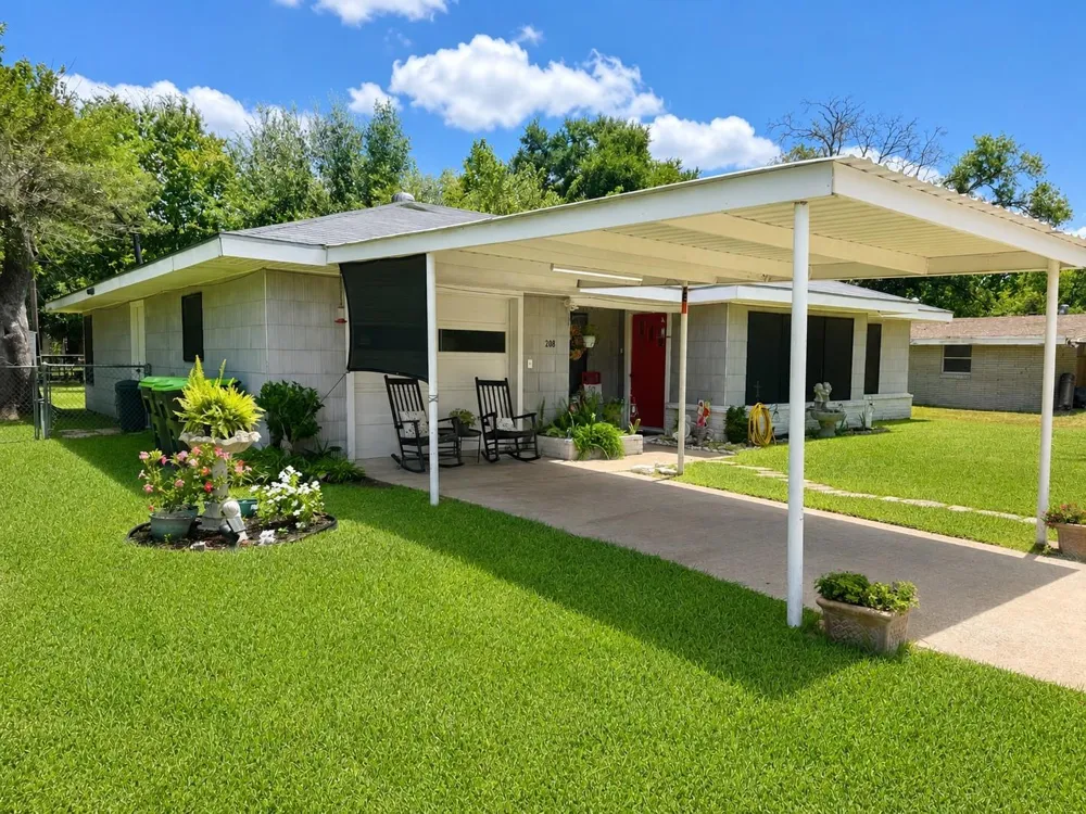 208 W Center Street Eagle Lake, TX 77434