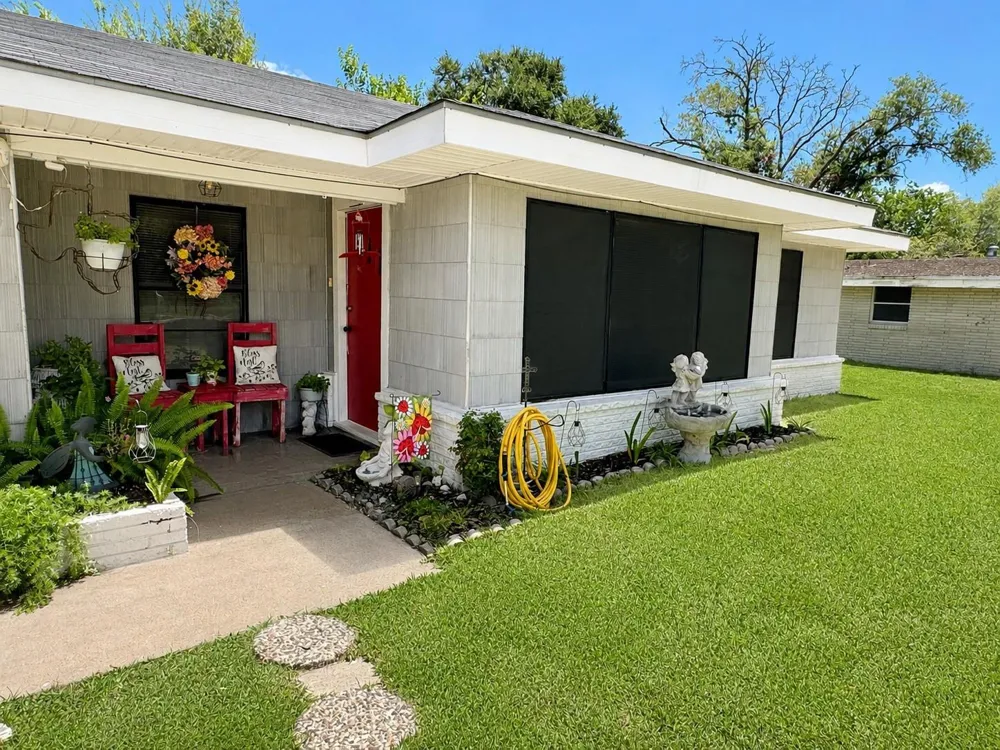 208 W Center Street Eagle Lake, TX 77434