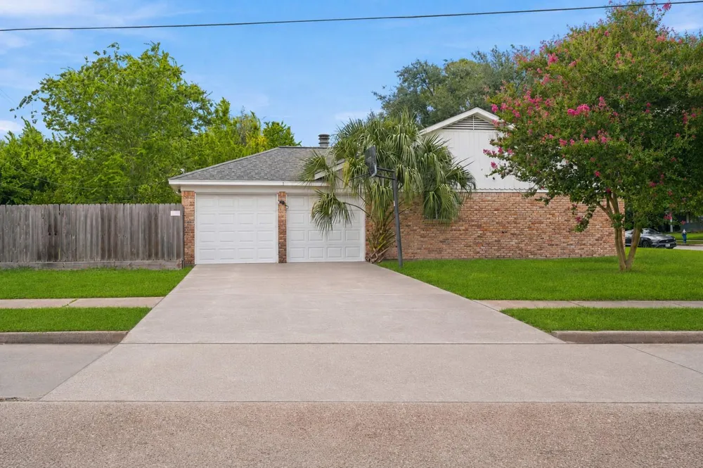 9546 Meadowvale Drive Houston, TX 77063