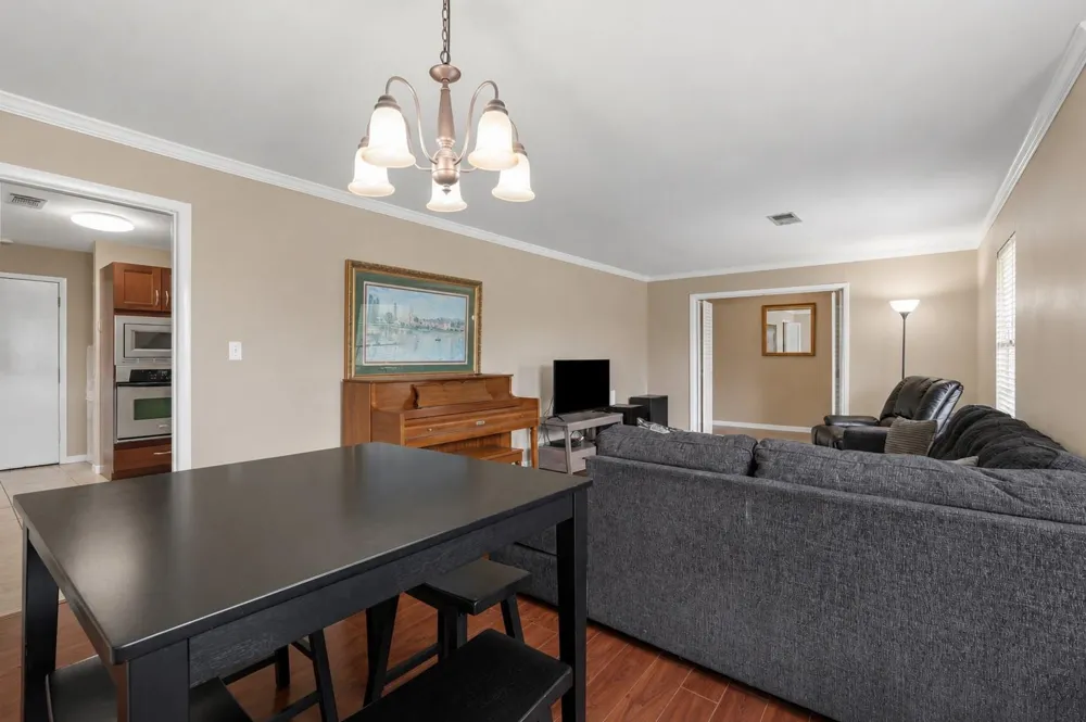 9546 Meadowvale Drive Houston, TX 77063