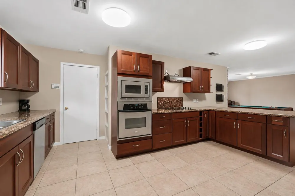 9546 Meadowvale Drive Houston, TX 77063