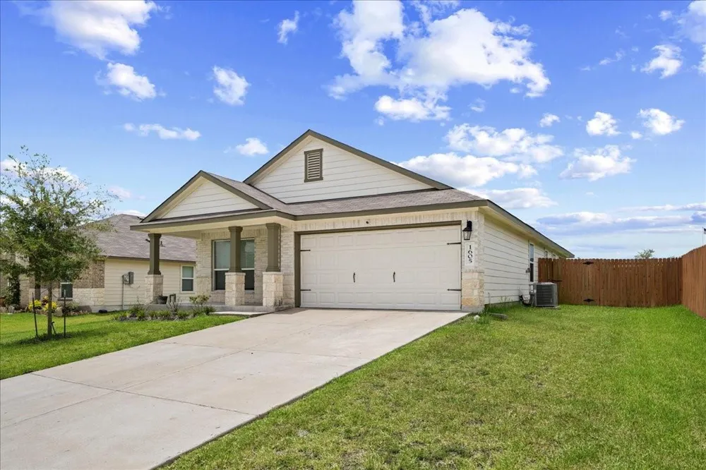 1605 Navarro Drive Brenham, TX 77833