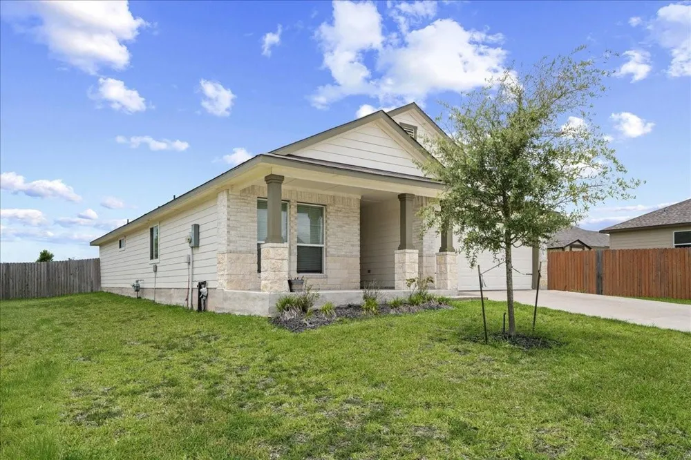 1605 Navarro Drive Brenham, TX 77833