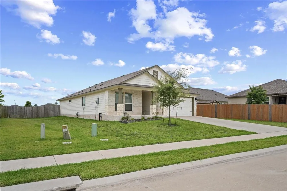 1605 Navarro Drive Brenham, TX 77833
