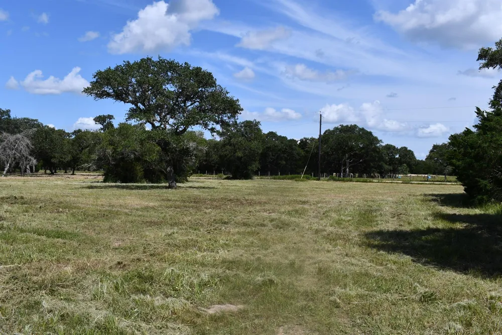 14600 Fm 530 Hallettsville, TX 77964