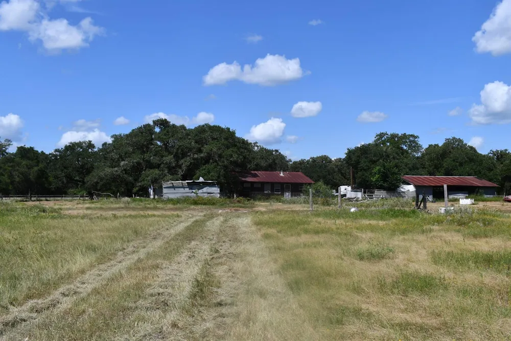 14600 Fm 530 Hallettsville, TX 77964
