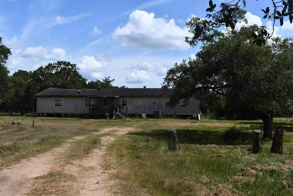 14600 Fm 530 Hallettsville, TX 77964