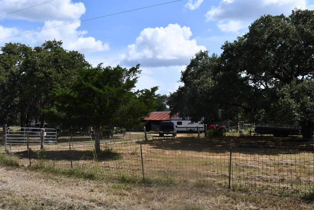 14600 Fm 530 Hallettsville, TX 77964