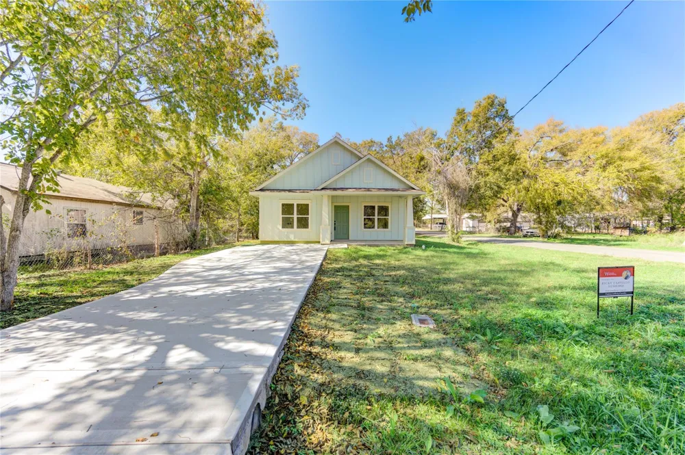 1309 Smith Street Navasota, TX 77868