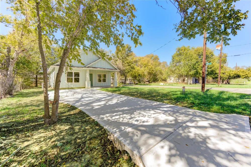 1309 Smith Street Navasota, TX 77868