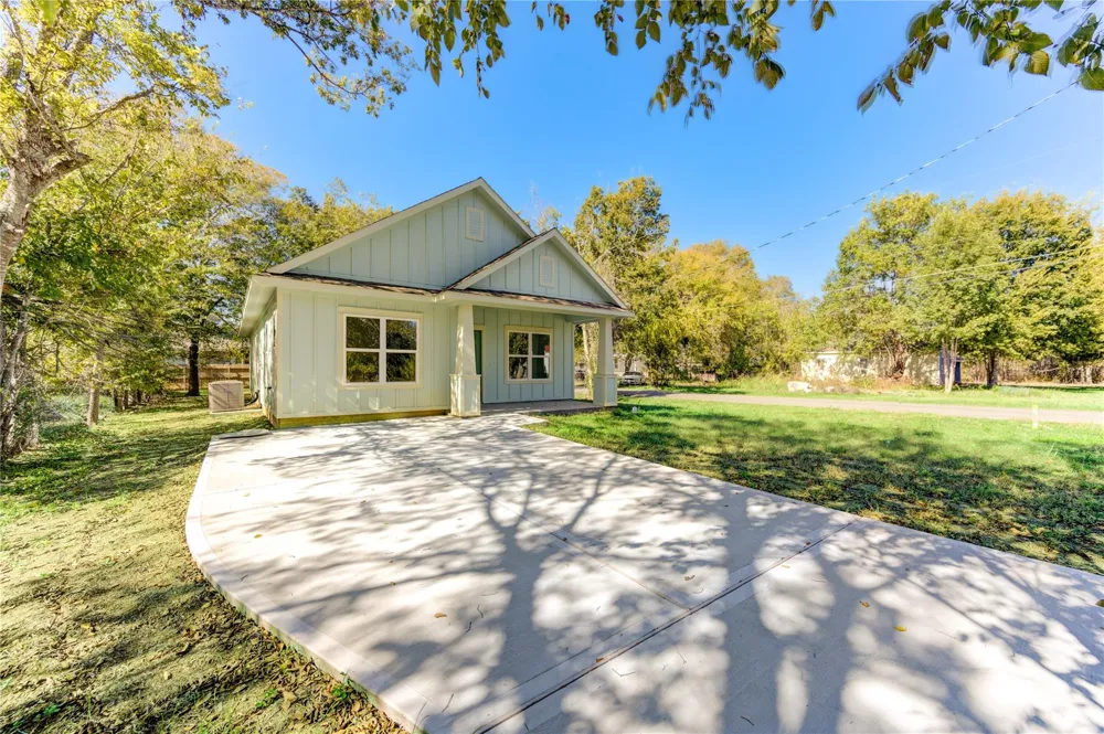 1309 Smith Street Navasota, TX 77868