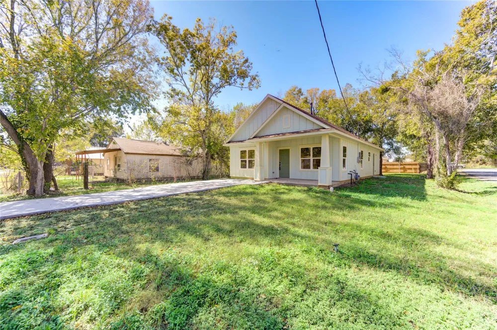 1309 Smith Street Navasota, TX 77868