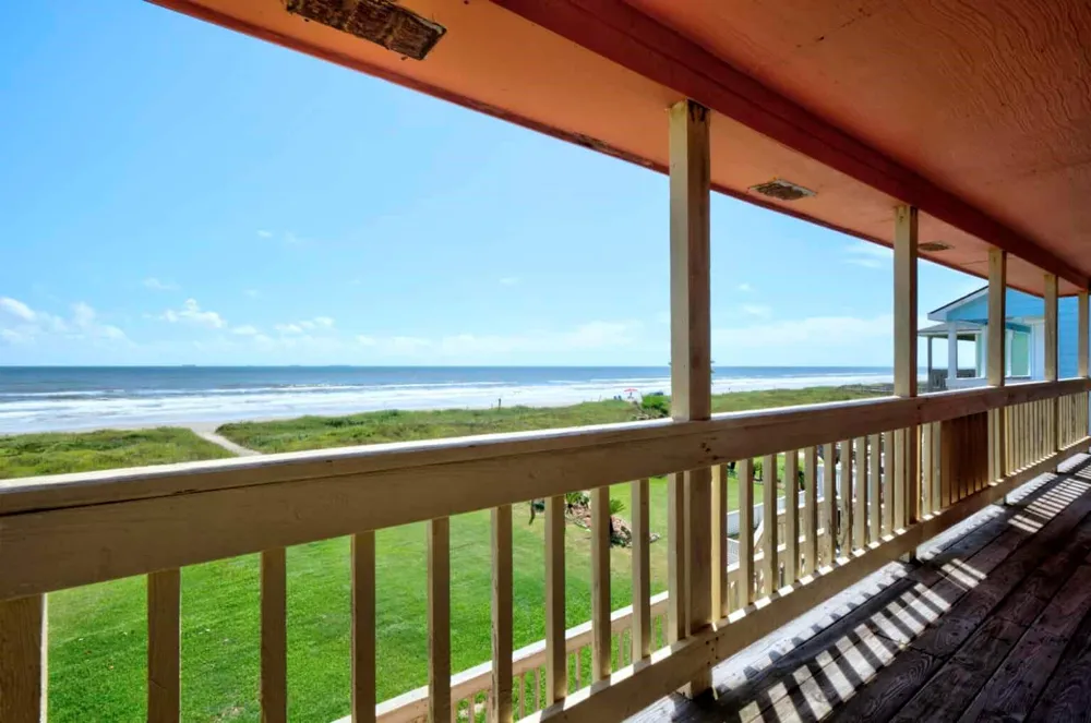 2446 Bluewater Highway Surfside Beach, TX 77541