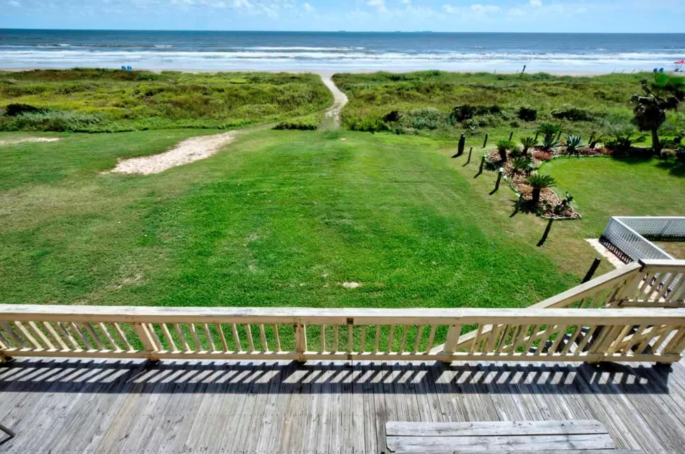 2446 Bluewater Highway Surfside Beach, TX 77541