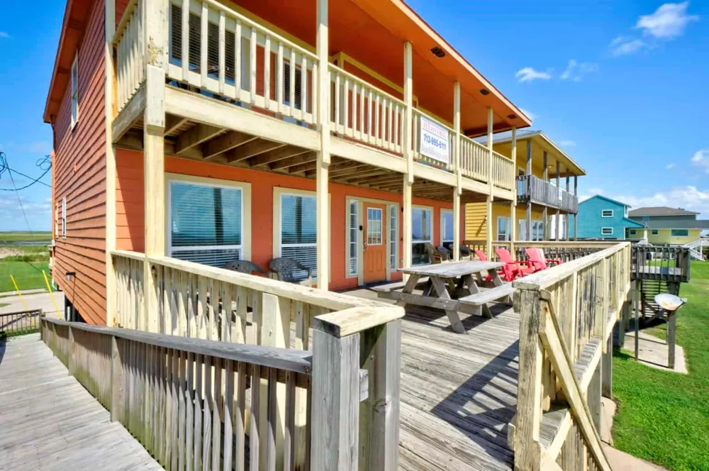 2446 Bluewater Highway Surfside Beach, TX 77541