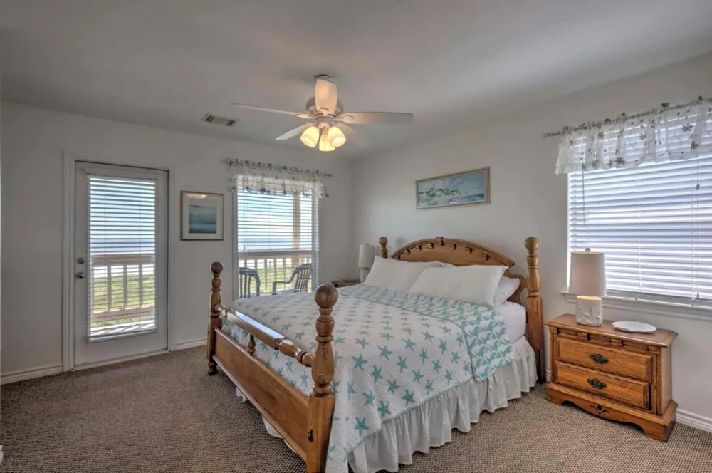 2446 Bluewater Highway Surfside Beach, TX 77541