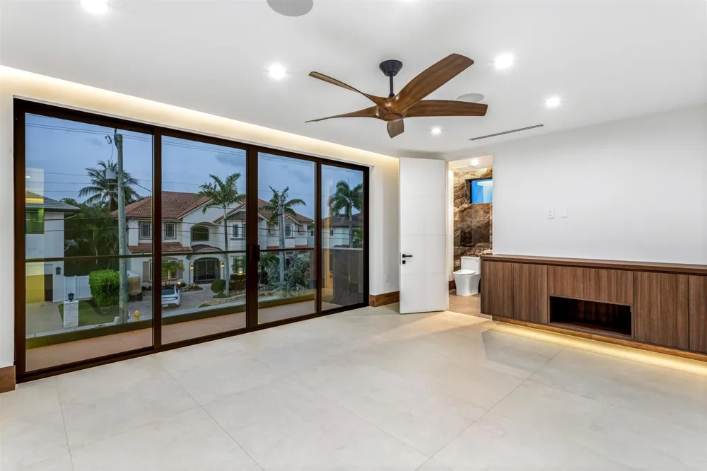 2441 NE 48th Court Lighthouse Point, FL 33064