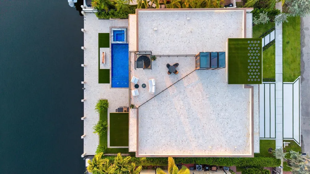 2441 NE 48th Court Lighthouse Point, FL 33064