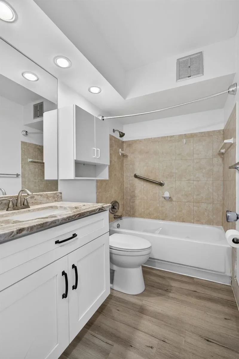 100 Shore Court #307 North Palm Beach, FL 33408