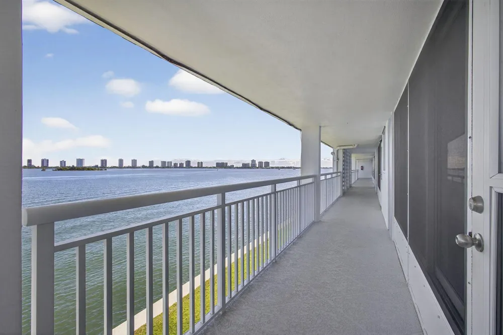 100 Shore Court #307 North Palm Beach, FL 33408
