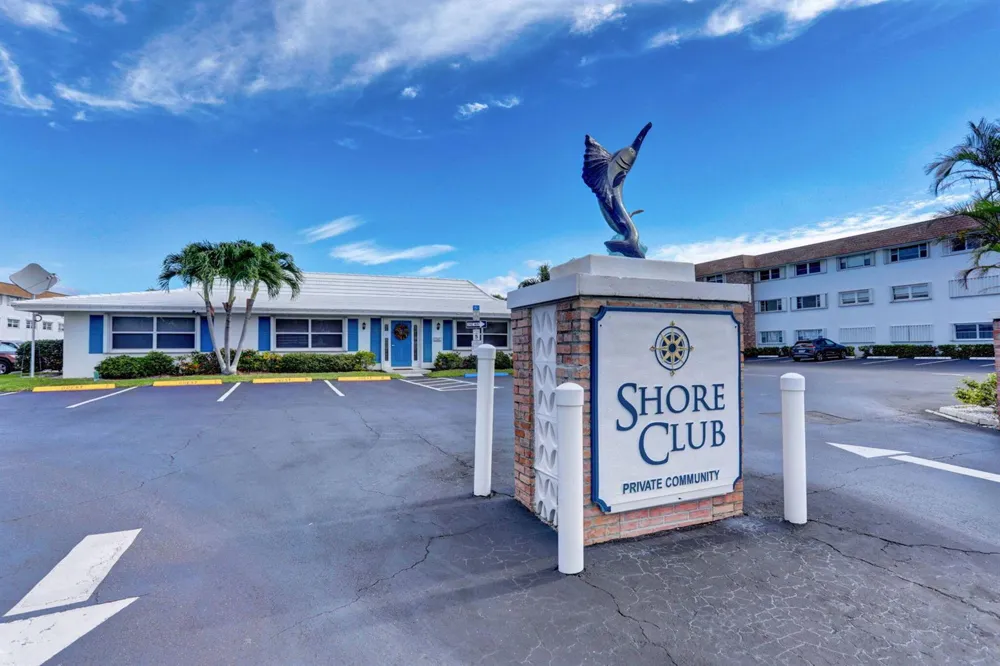 100 Shore Court #307 North Palm Beach, FL 33408