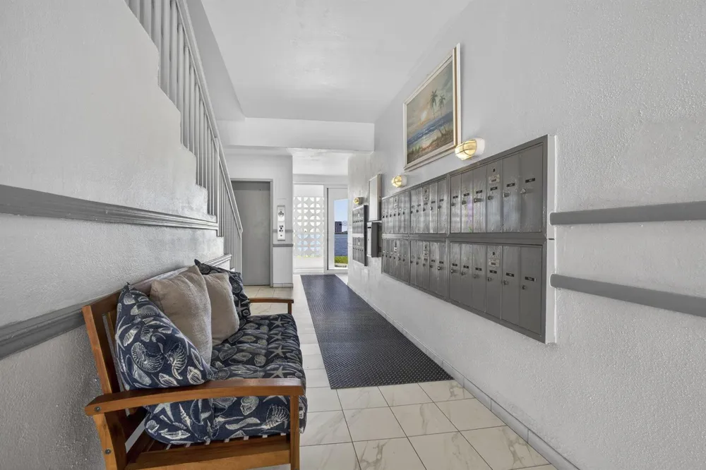 100 Shore Court #307 North Palm Beach, FL 33408