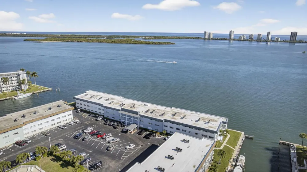 100 Shore Court #307 North Palm Beach, FL 33408