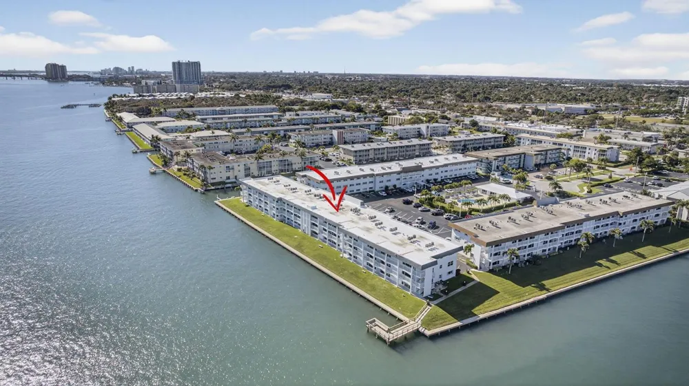 100 Shore Court #307 North Palm Beach, FL 33408