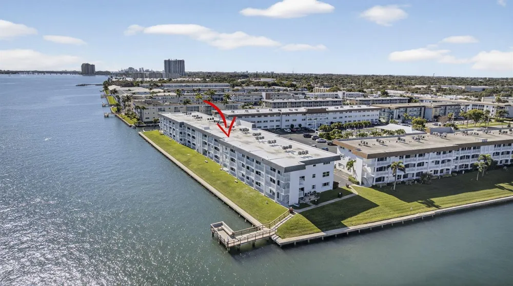100 Shore Court #307 North Palm Beach, FL 33408