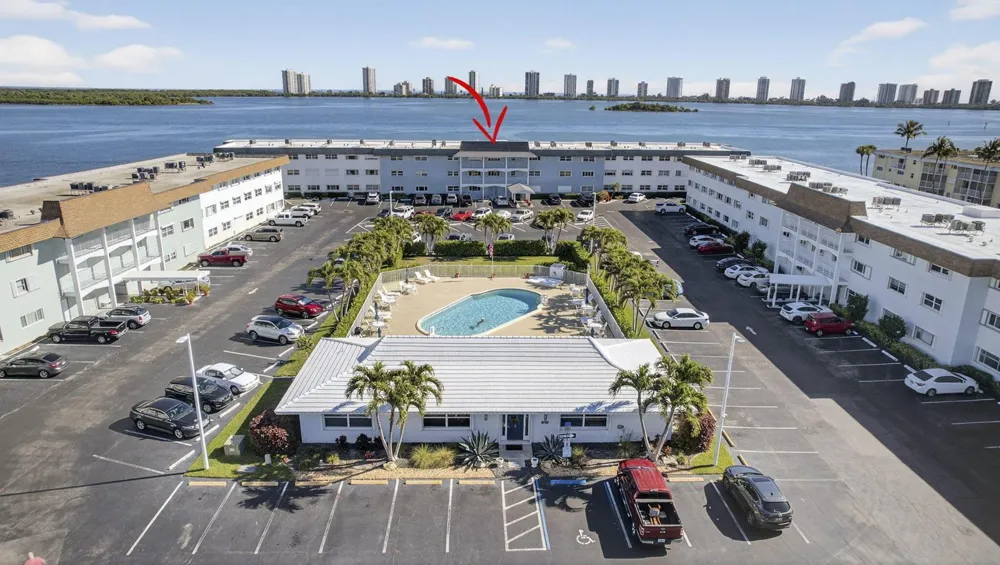 100 Shore Court #307 North Palm Beach, FL 33408