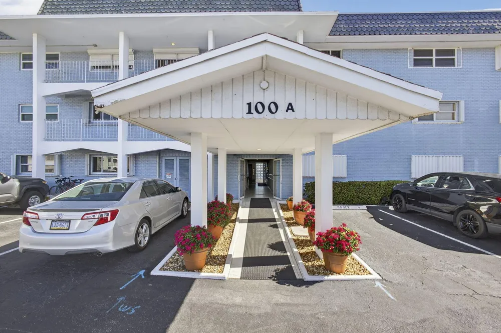 100 Shore Court #307 North Palm Beach, FL 33408