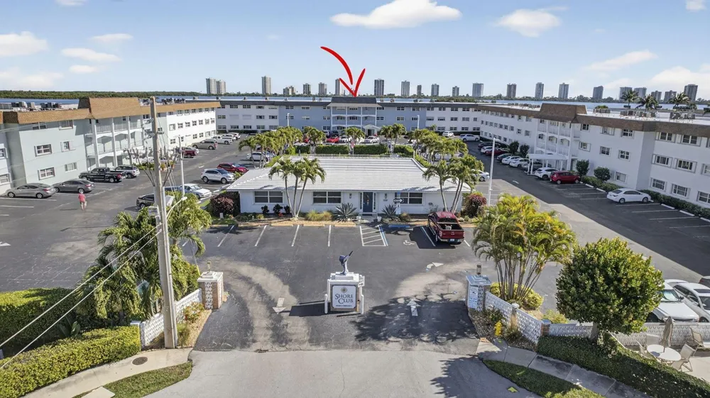 100 Shore Court #307 North Palm Beach, FL 33408