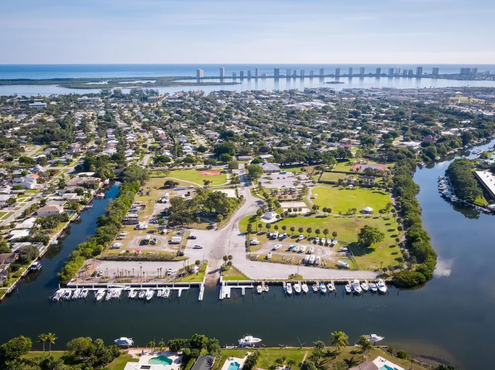 100 Shore Court #307 North Palm Beach, FL 33408