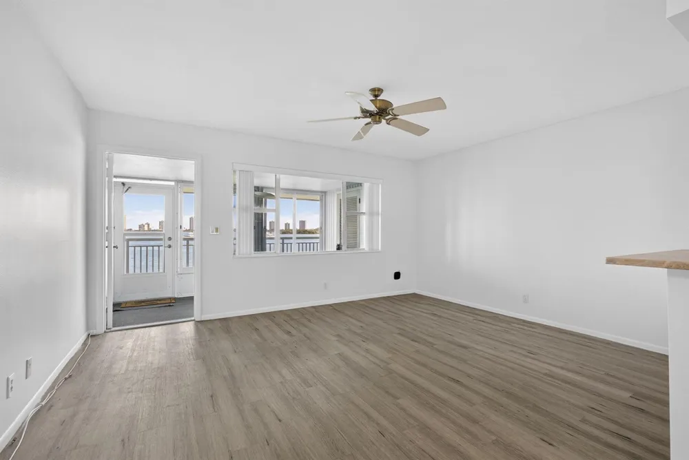 100 Shore Court #307 North Palm Beach, FL 33408