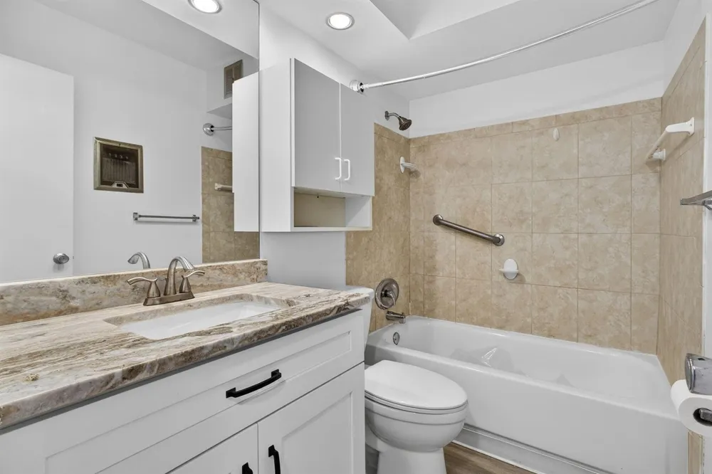 100 Shore Court #307 North Palm Beach, FL 33408