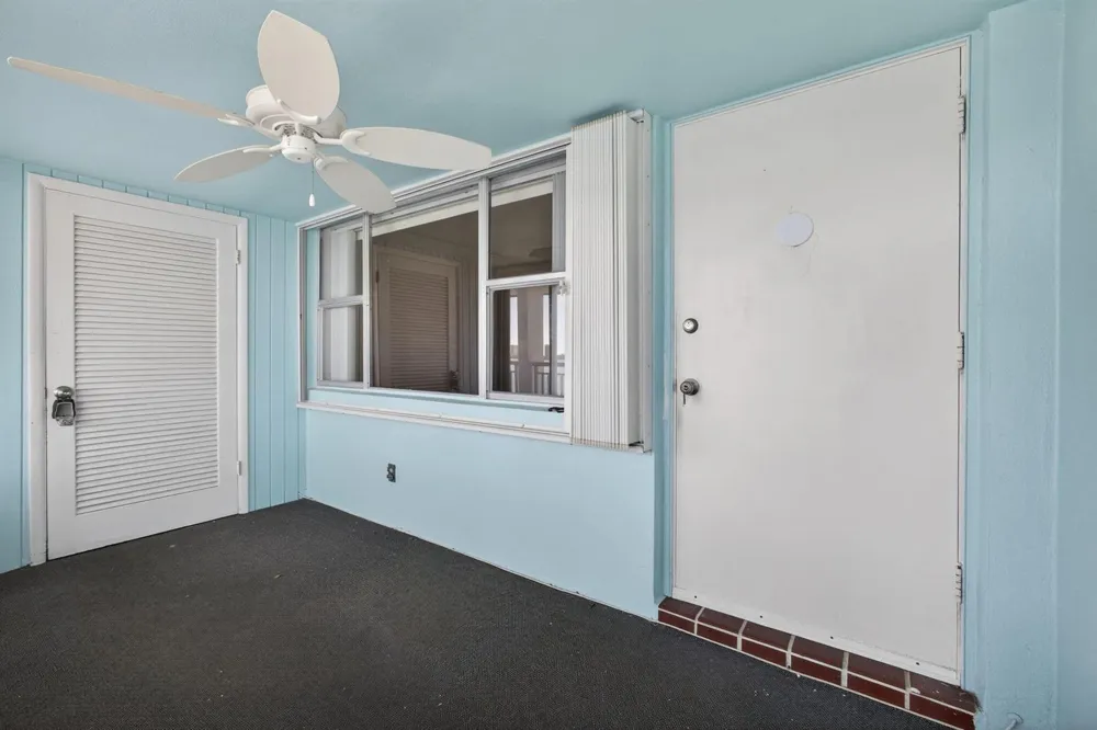 100 Shore Court #307 North Palm Beach, FL 33408
