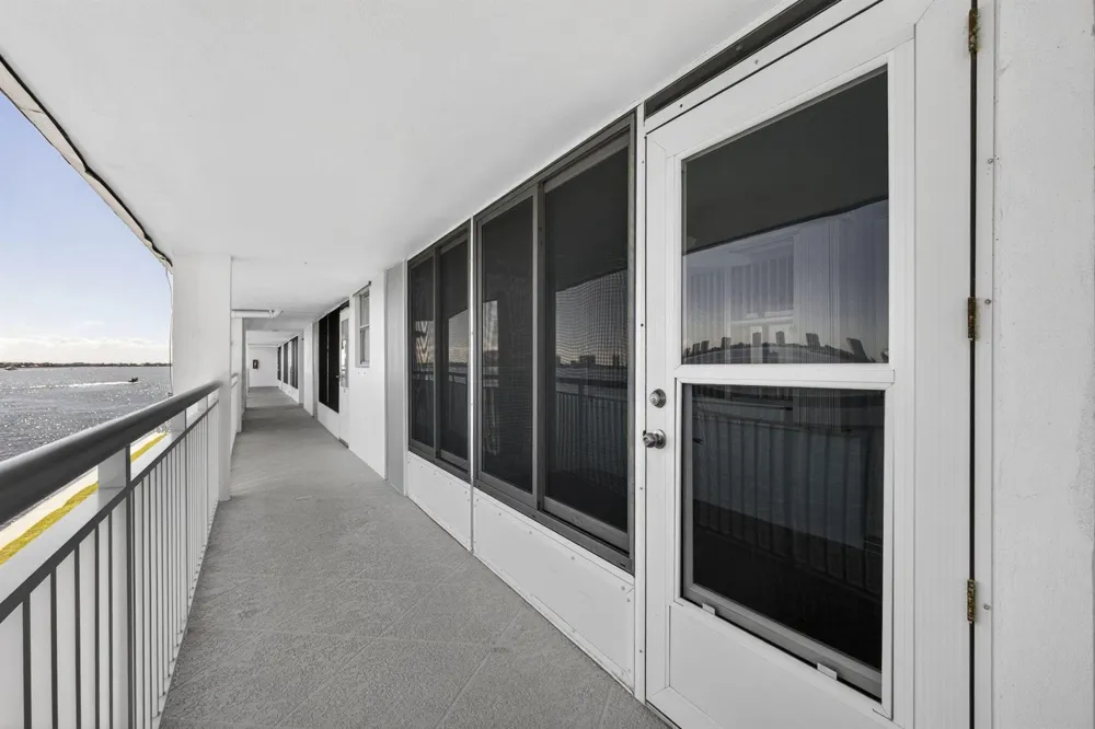 100 Shore Court #307 North Palm Beach, FL 33408