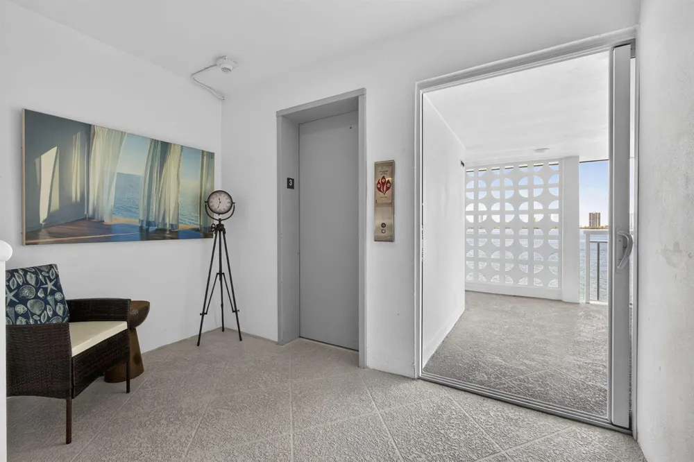 100 Shore Court #307 North Palm Beach, FL 33408