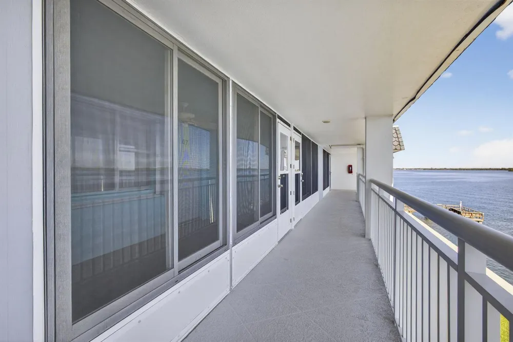 100 Shore Court #307 North Palm Beach, FL 33408