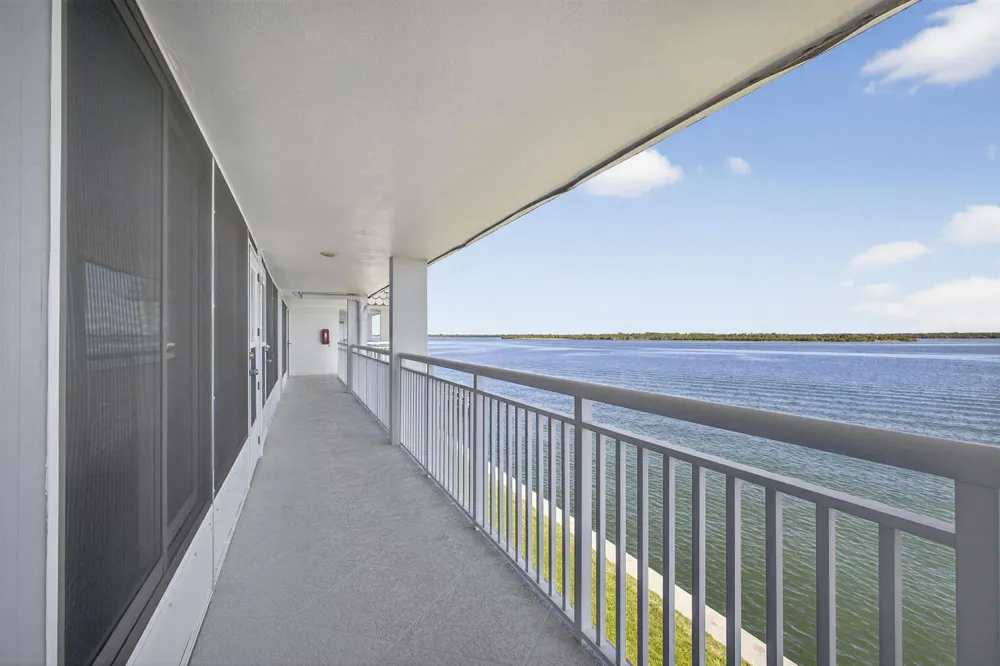 100 Shore Court #307 North Palm Beach, FL 33408