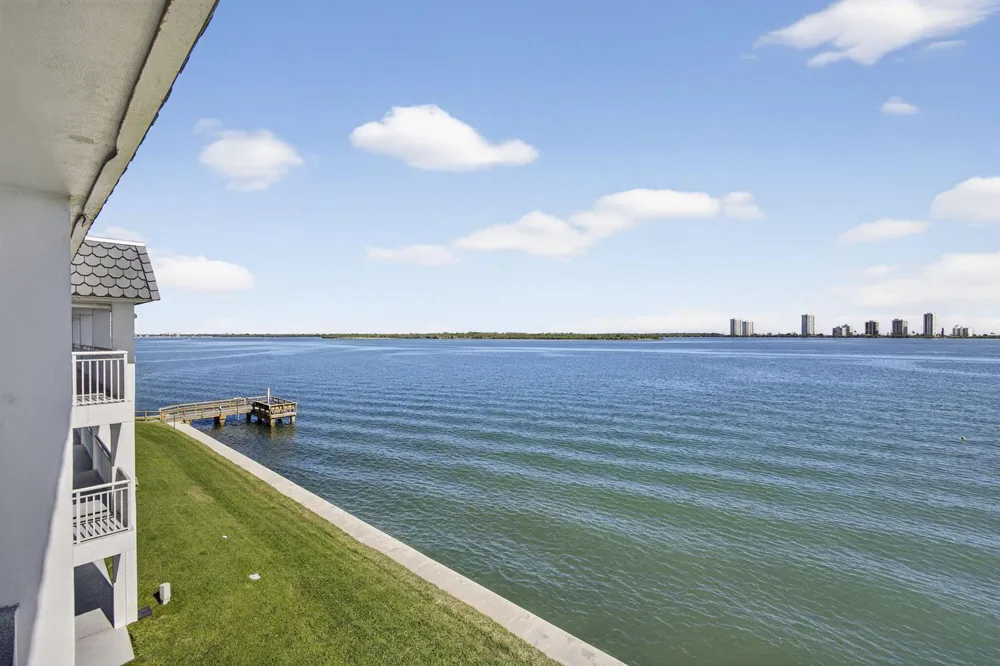 100 Shore Court #307 North Palm Beach, FL 33408
