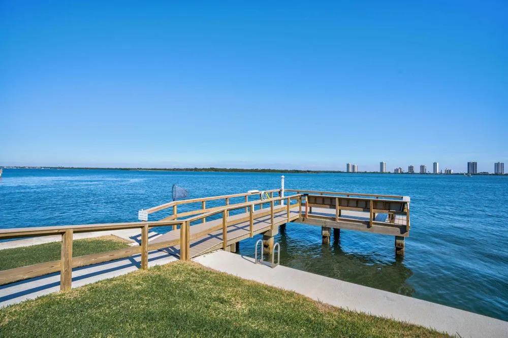 100 Shore Court #307 North Palm Beach, FL 33408